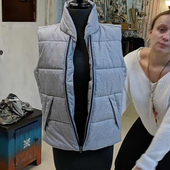 Lucy Gray Puffer Vest - Picture 3 of 6